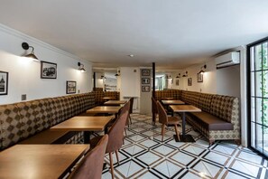 Restaurant - Moss Hotel  (Baku)
