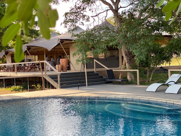 Outdoor pool - Chamabondo Tented Camp (Victoria Falls)