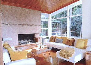 Living area - Grand Haven House for Biz&Remote! City close! Majestic water view! Eco-friendly! (Castlecrag)