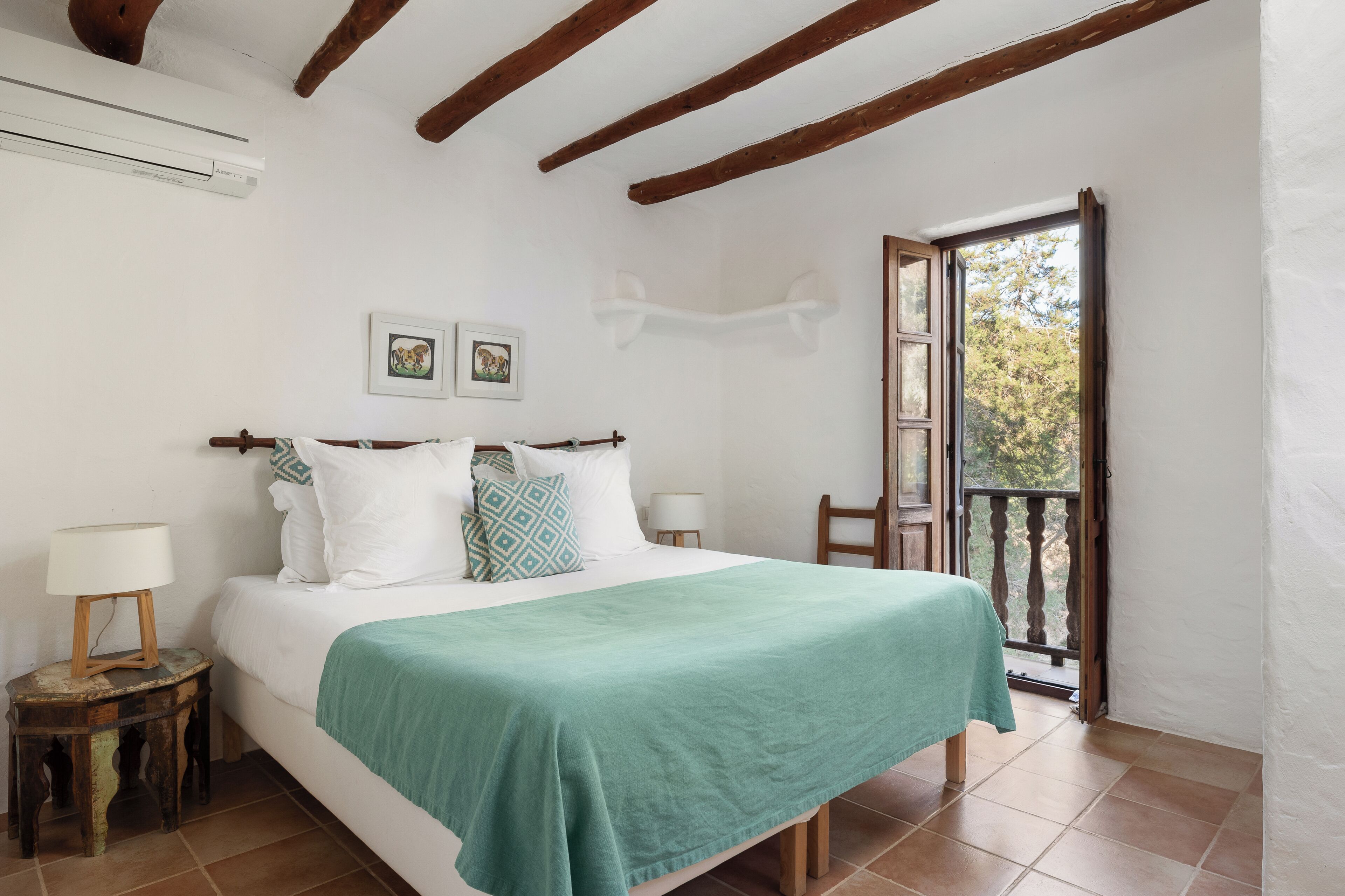 5 chambres, fer et planche à repasser, Wi-Fi, draps fournis