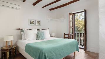 5 chambres, fer et planche à repasser, Wi-Fi, draps fournis