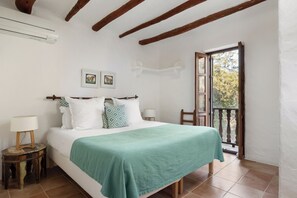 5 slaapkamers, een strijkplank/strijkijzer, wifi, beddengoed