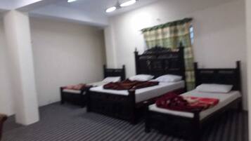 Deluxe Double Room | Soundproofing, iron/ironing board, free WiFi