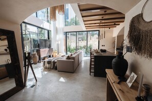 Een smart-tv en een kantoor