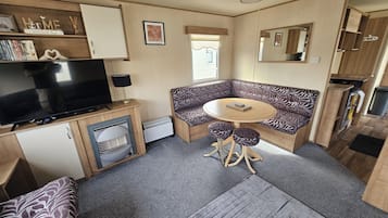 Chalet | Living area | TV, fireplace