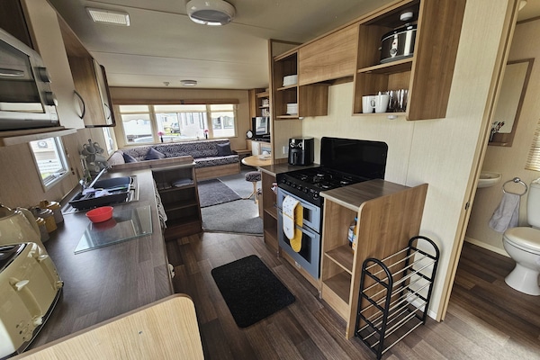 Chalet | Private kitchen | Fridge, microwave, oven, stovetop