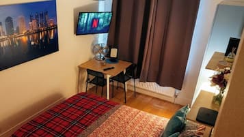 1 bedroom, iron/ironing board, travel cot, free WiFi