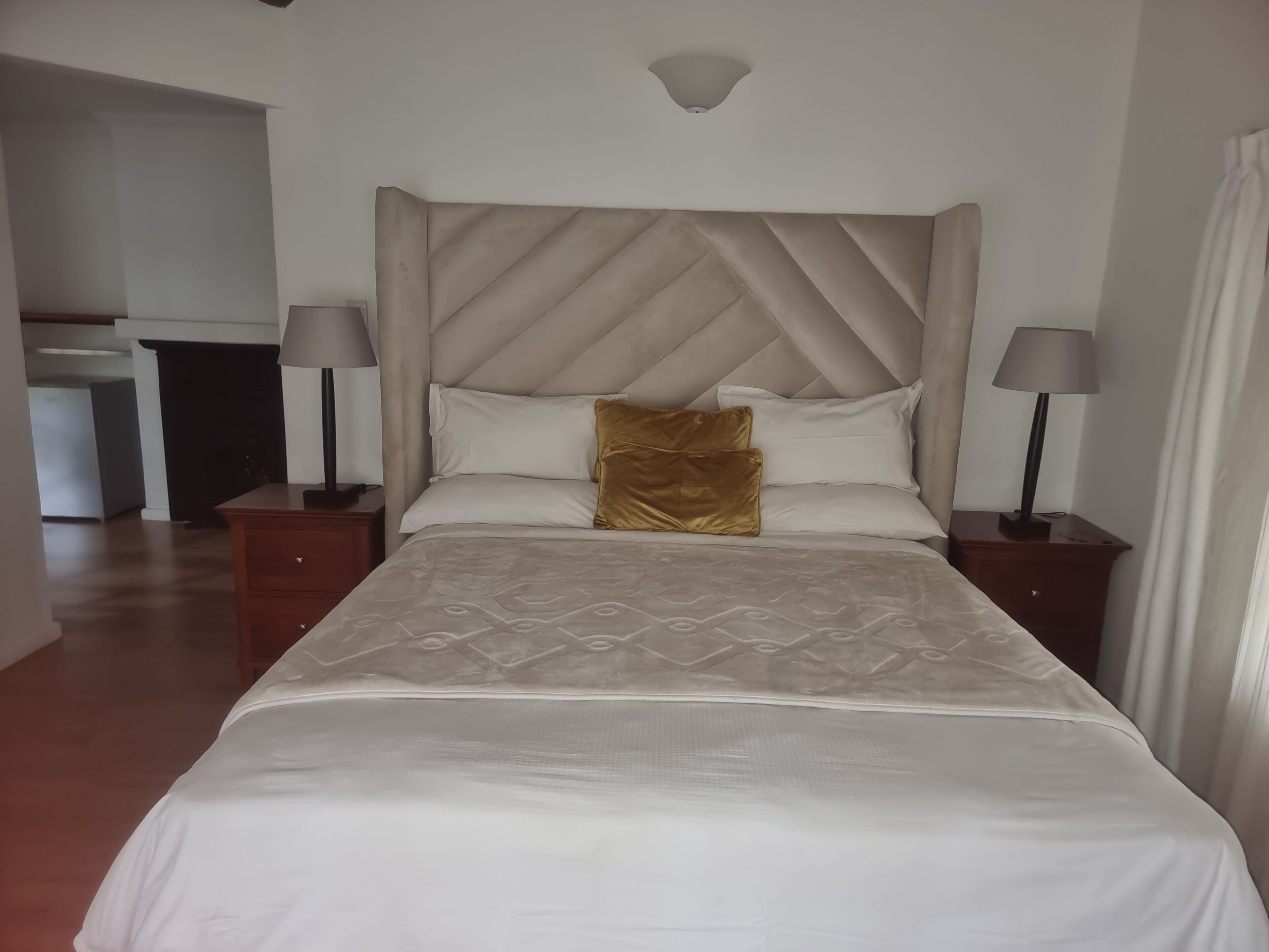 4 bedrooms, in-room safe, iron/ironing board, WiFi (free)