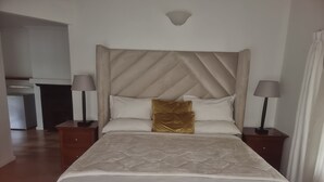 4 bedrooms, in-room safe, iron/ironing board, WiFi (free)