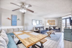 Interior - Amazing Ocean Views-10th Floor-3bed/2bath-Sleep 12-Free Park-Pools-WIFI-W/D-KIT (Myrtle Beach)