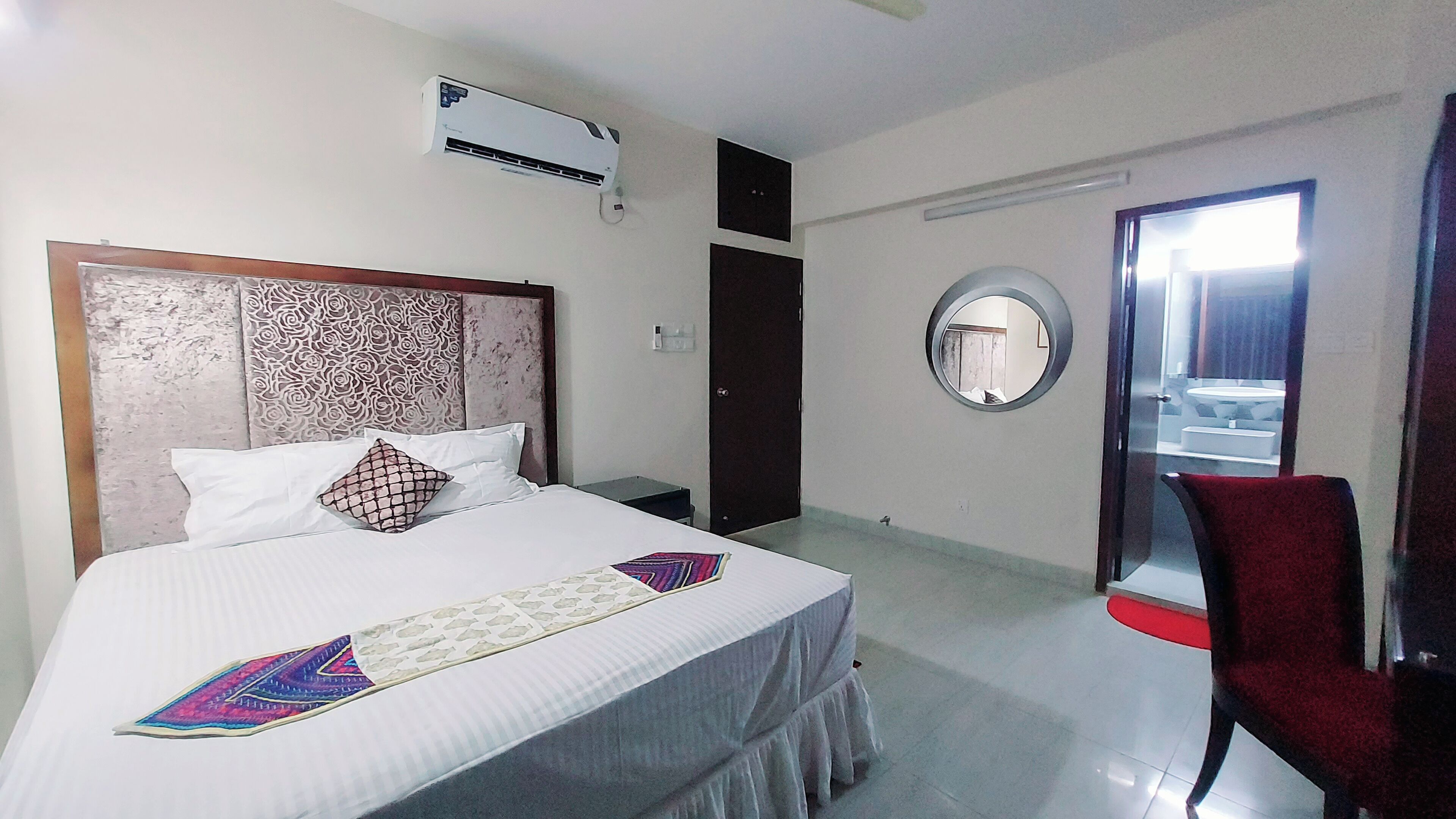 3 bedrooms, desk, iron/ironing board, WiFi