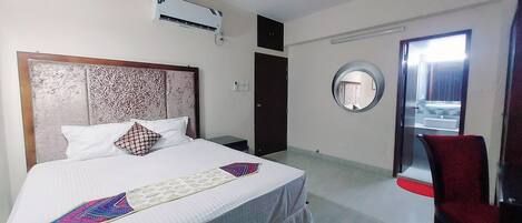 3 bedrooms, desk, iron/ironing board, WiFi