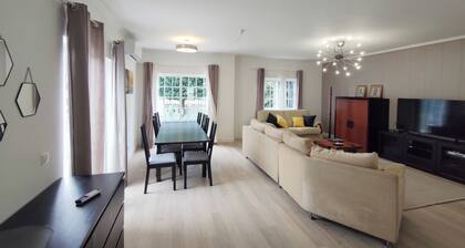 Villa Bellavista, near Lisbon beach, private pool, AC