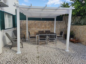 تناول الطعام بالخارج