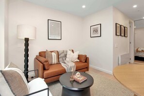 TV - Stylish Stay on Courtenay - 1BR APT (Wellington)