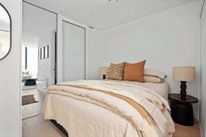 1 bedroom, iron/ironing board, WiFi, bed sheets - Stylish Stay on Courtenay - 1BR APT (Wellington)