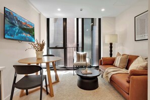 TV - Stylish Stay on Courtenay - 1BR APT (Wellington)