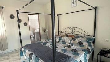 3 habitaciones, caja de seguridad en la habitación y escritorio