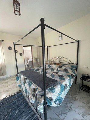 3 chambres, coffres-forts dans les chambres, bureau