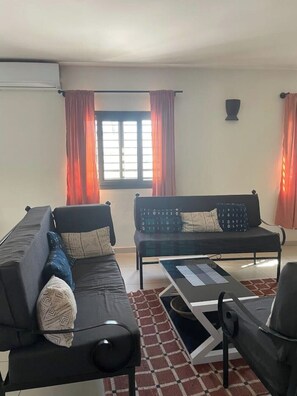 Smart TV, books, stereo