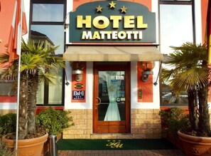 Exterior detail - Hotel Matteotti  (Vercelli)
