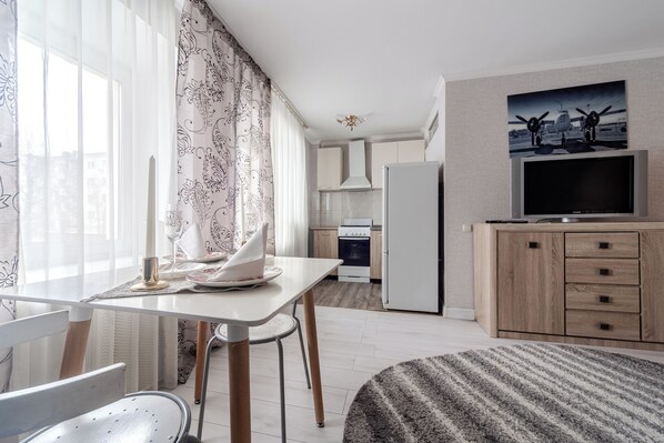 Standard Apartment, City View | Private kitchen