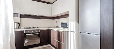 Standard Apartment, City View | Private kitchen