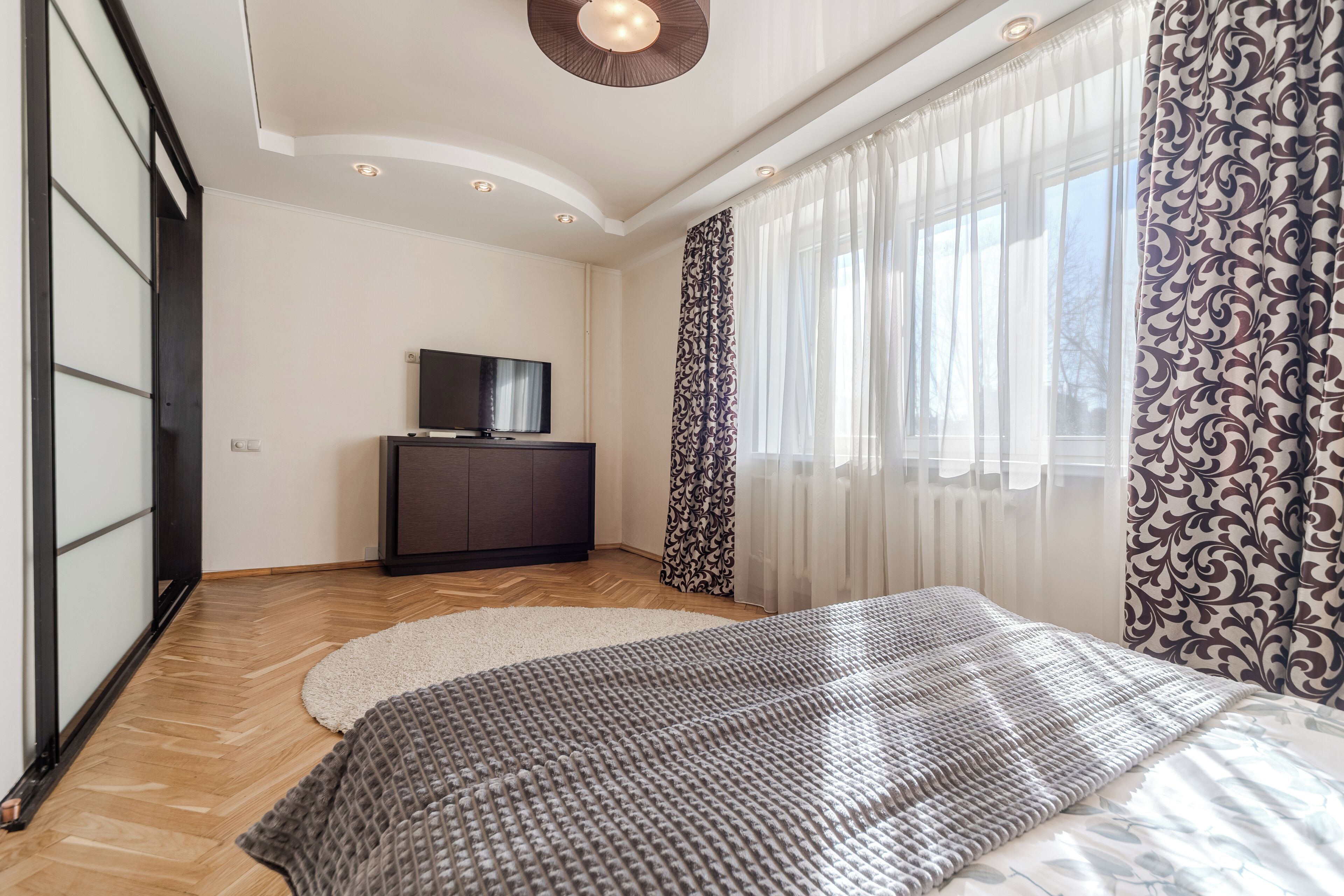 Apartamento estándar, vistas a la ciudad | 1 dormitorio, tabla de planchar con plancha, wifi gratis