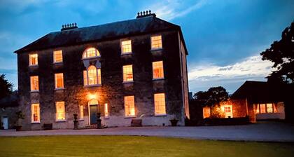 Stunning 300 year old Georgian Mansion. Hot Tub, Bar, Games Rooms, BBQ Terraces.