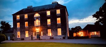 Stunning 300 year old Georgian Mansion. Hot Tub, Bar, Games Rooms, BBQ Terraces.