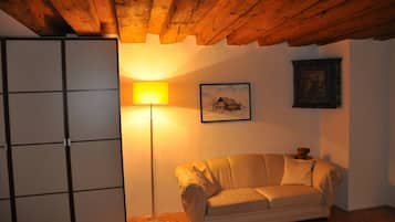 Apartament, 1 dormitori | Sala d'estar | Llibres