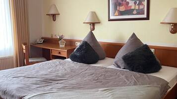 Doppelzimmer, Balkon | Schreibtisch, laptopgeeigneter Arbeitsplatz, kostenloses WLAN