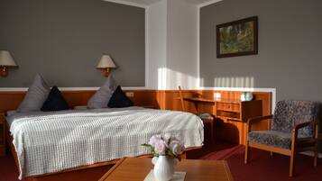 Doppelzimmer, Balkon | Schreibtisch, laptopgeeigneter Arbeitsplatz, kostenloses WLAN