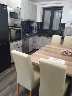 Micro-ondas, fogão, cooktop, lava-louças