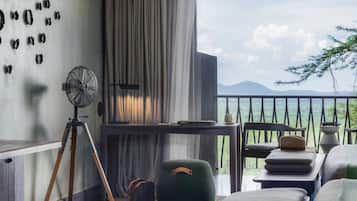 1 bedroom, in-room safe, desk, laptop workspace