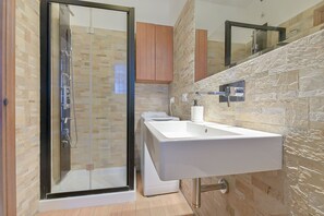 Hair dryer, bidet, towels, soap - Neptune 5 Stars - Elegant Apartment with Suite (Bologna)