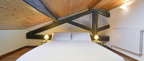 3 bedrooms, iron/ironing board, travel cot, WiFi