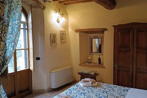 1 bedroom, iron/ironing board, WiFi, bed sheets - No.1-Double room with garden view (Radicondoli)