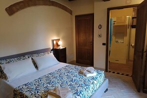 1 bedroom, iron/ironing board, WiFi, bed sheets - No.1-Double room with garden view (Radicondoli)