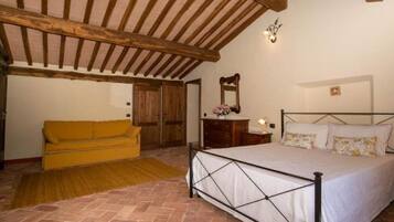 1 bedroom, in-room safe, iron/ironing board, WiFi