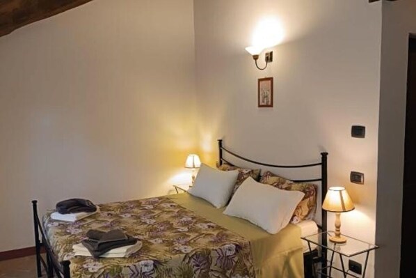 3 habitaciones, tabla de planchar con plancha, wifi y ropa de cama
