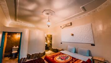 9 habitaciones, tabla de planchar con plancha, wifi y ropa de cama