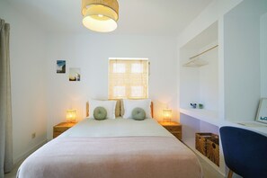 ห้องคอมฟอร์ทดับเบิล, ห้องน้ำส่วนตัว, วิวสวน | โต๊ะทำงาน, พื้นที่ทำงานแบบใช้แล็ปท็อป, Wi-Fi ฟรี