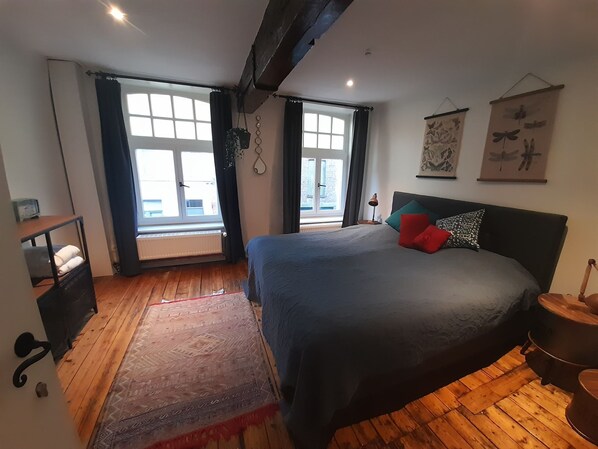 3 chambres, fer et planche à repasser, Wi-Fi, draps fournis