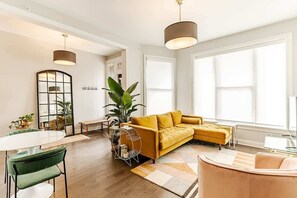 Televisión, oficina