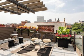 Terrace/patio - Washington Park | Rooftop Patio | Parking (Cincinnati)