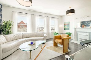 テレビ、書斎 / ワークスペース