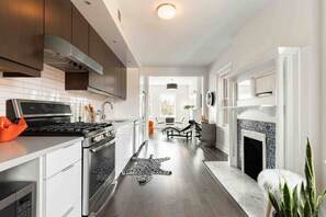 Fridge, microwave, oven, stovetop - Downtown Cincinnati Stay | Rooftop Patio + Parking (Cincinnati)