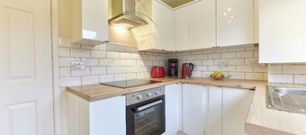 Perfect House Experience Professionals or Couples