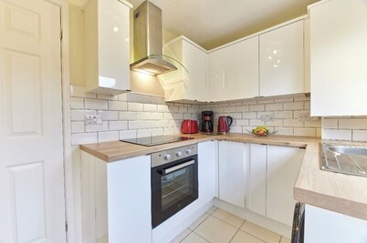 Perfect House Experience Professionals or Couples